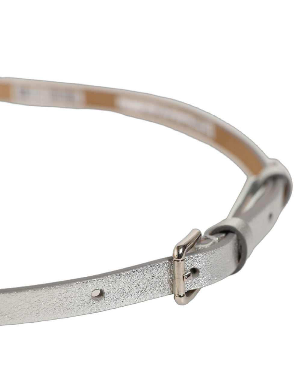 Gürtel aus metallisch silbernem Leder mit quadratischer Schnalle