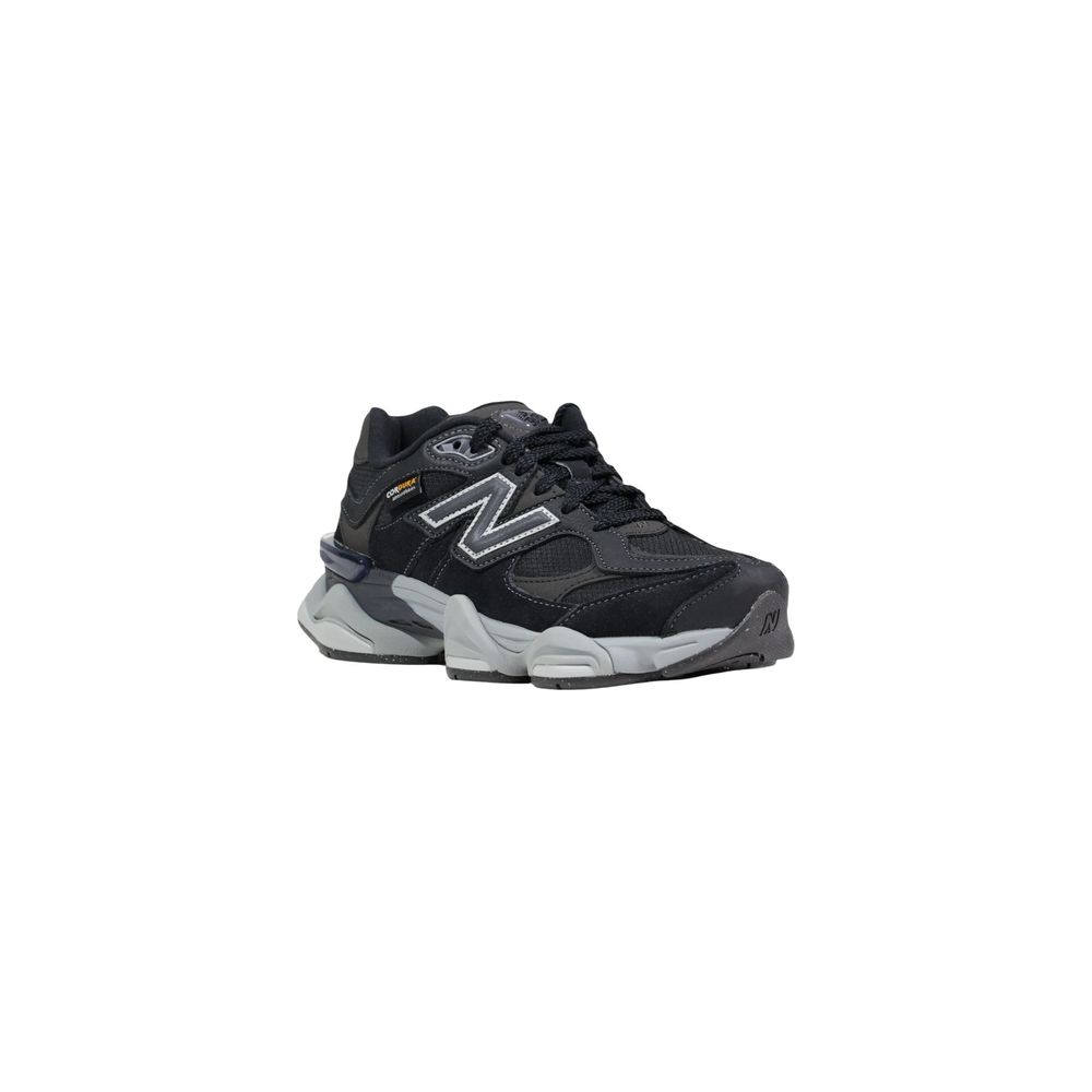 Klobige Sneaker aus schwarzem Veloursleder