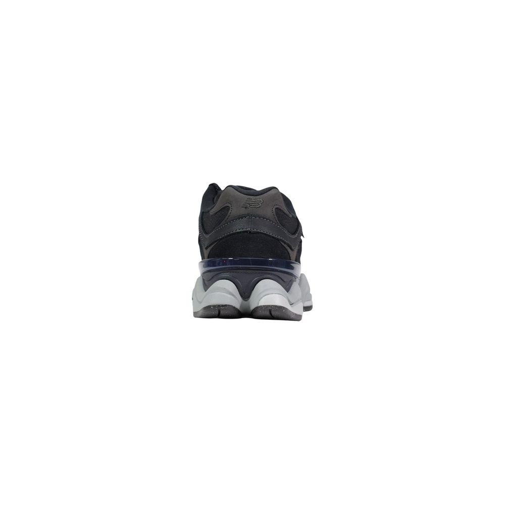 Klobige Sneaker aus schwarzem Veloursleder