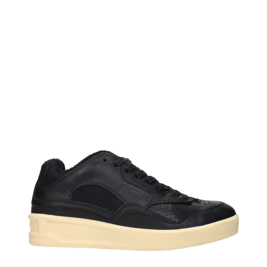 Schwarze Low-Top-Sneakers aus Leder