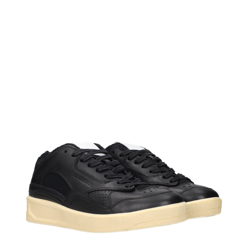 Schwarze Low-Top-Sneakers aus Leder