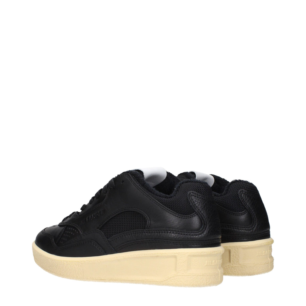 Schwarze Low-Top-Sneakers aus Leder